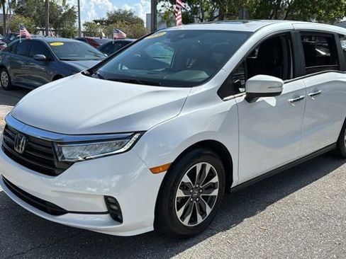 Used 2024 Honda Odyssey EX-L image 3