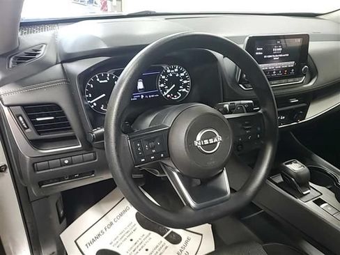 Used 2024 Nissan Rogue SV FWD image 2