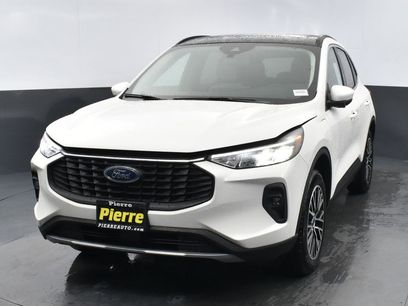 New 2025 Ford Escape SE w/ Class II Trailer Tow Package