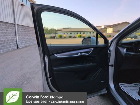 Used 2018 Cadillac XT5 Premium Luxury FWD image 10