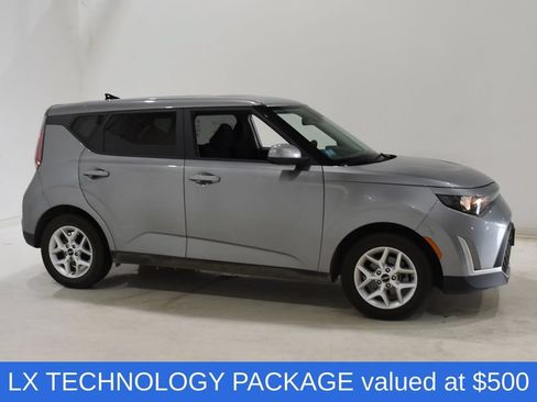 Used 2025 Kia Soul LX w/ LX Technology Package FWD image 3