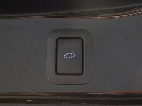 Used 2018 Toyota Highlander SE AWD/4WD image 17