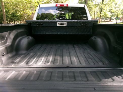 Used 2019 RAM 1500 Tradesman w/ Chrome Appearance Group RWD image 9