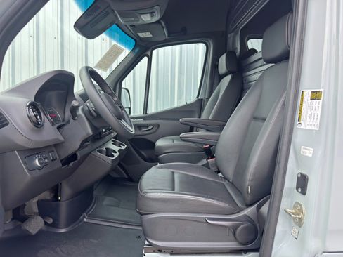 Used 2023 Mercedes-Benz Sprinter 2500 w/ Acoustic Package image 16