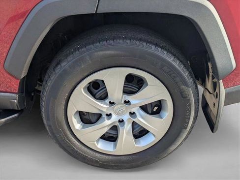 Used 2022 Toyota RAV4 LE image 23