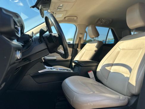 Used 2020 Ford Explorer XLT w/ Equipment Group 202A RWD image 9