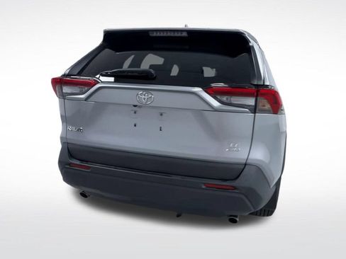 Used 2019 Toyota RAV4 LE w/ Carpet Mat Package AWD/4WD image 21