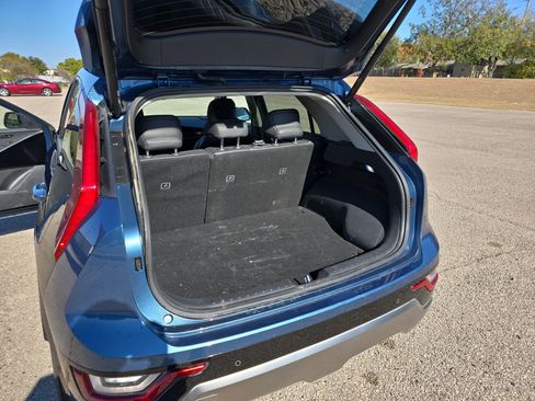 Used 2023 Kia Niro SX Touring image 24