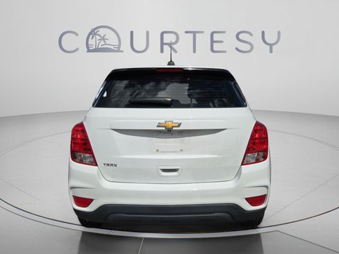Used 2020 Chevrolet Trax LS FWD image 2