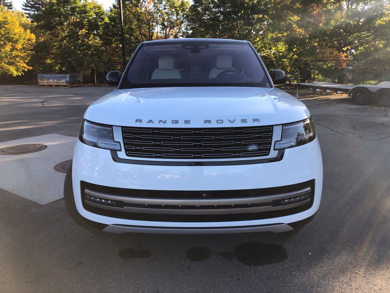 Used 2023 Land Rover Range Rover SE AWD/4WD image 2