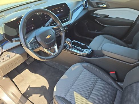 Used 2024 Chevrolet Trax LT w/ Driver Confidence Package FWD image 16