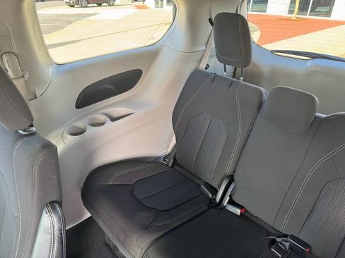 Used 2022 Chrysler Voyager LX FWD image 22