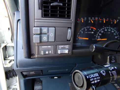 Used 1994 Chevrolet Suburban 4WD image 23