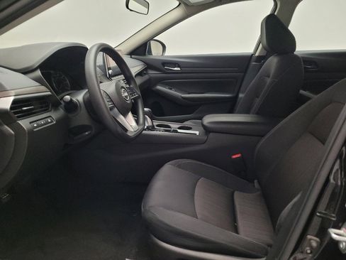 Used 2025 Nissan Altima 2.5 SV FWD image 17