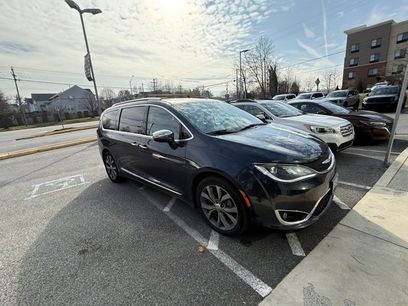 Used 2019 Chrysler Pacifica Limited w/ Tire & Wheel Group
