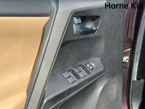 Used 2017 Toyota RAV4 XLE w/ Carpet Mat Package FWD image 28