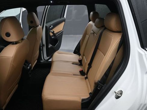 Used 2022 Volkswagen Tiguan SE AWD/4WD image 13