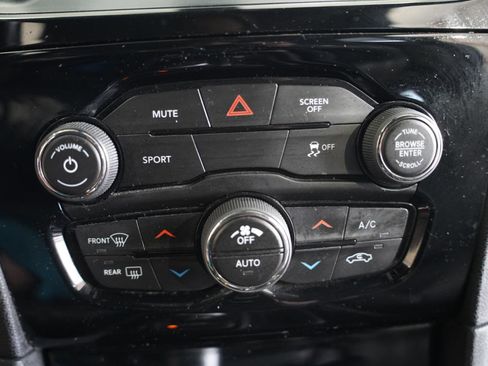 Used 2019 Chrysler 300 S AWD/4WD image 19