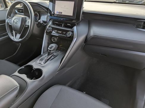 Certified 2023 Toyota Venza LE AWD/4WD image 32