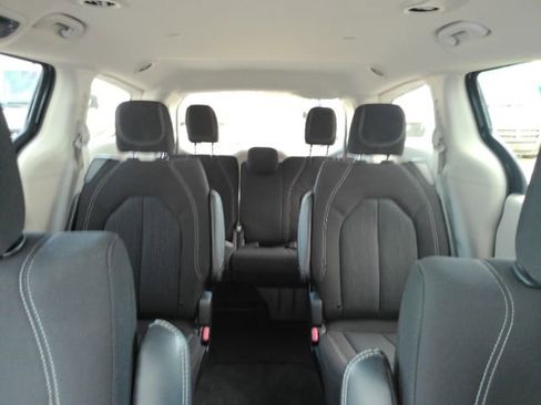 Used 2023 Chrysler Voyager LX image 34