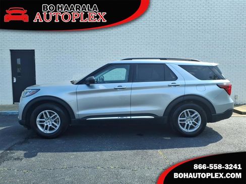 Used 2025 Ford Explorer Active w/ Active Comfort Package RWD image 1