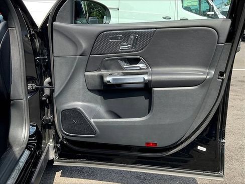 Used 2026 Mercedes-Benz GLB 250 4MATIC image 30