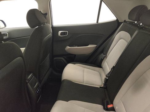 Used 2025 Hyundai Venue SEL image 18