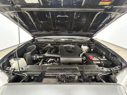 Used 2021 Toyota Tacoma TRD Off-Road w/ Technology Package AWD/4WD image 41