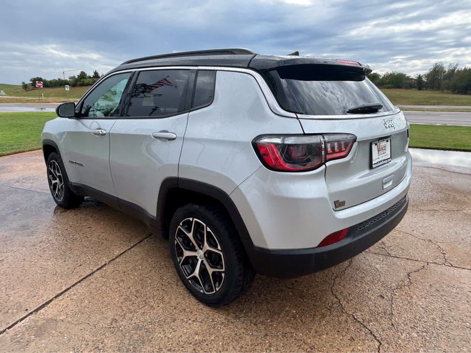 Used 2024 Jeep Compass Limited AWD/4WD image 5
