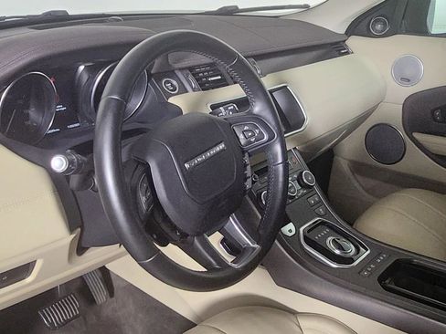 Used 2019 Land Rover Range Rover Evoque SE image 10