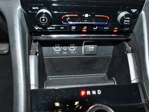 Used 2023 Jeep Grand Cherokee Laredo X image 19