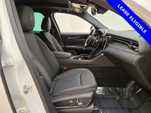Used 2025 Maserati Grecale Modena image 27