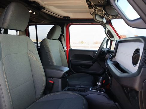 Used 2025 Jeep Wrangler Willys image 54