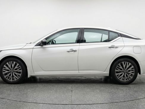 Used 2025 Nissan Altima 2.5 SV image 5
