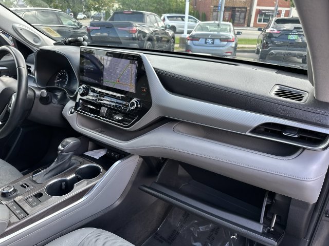 Used 2021 Toyota Highlander Platinum AWD/4WD image 40