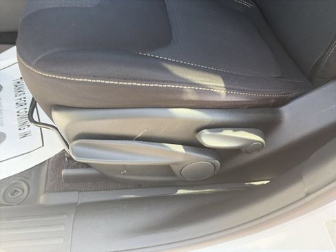 Used 2016 Jeep Cherokee Latitude FWD image 13