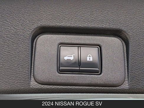 Used 2024 Nissan Rogue SV w/ SV Premium Package FWD image 25