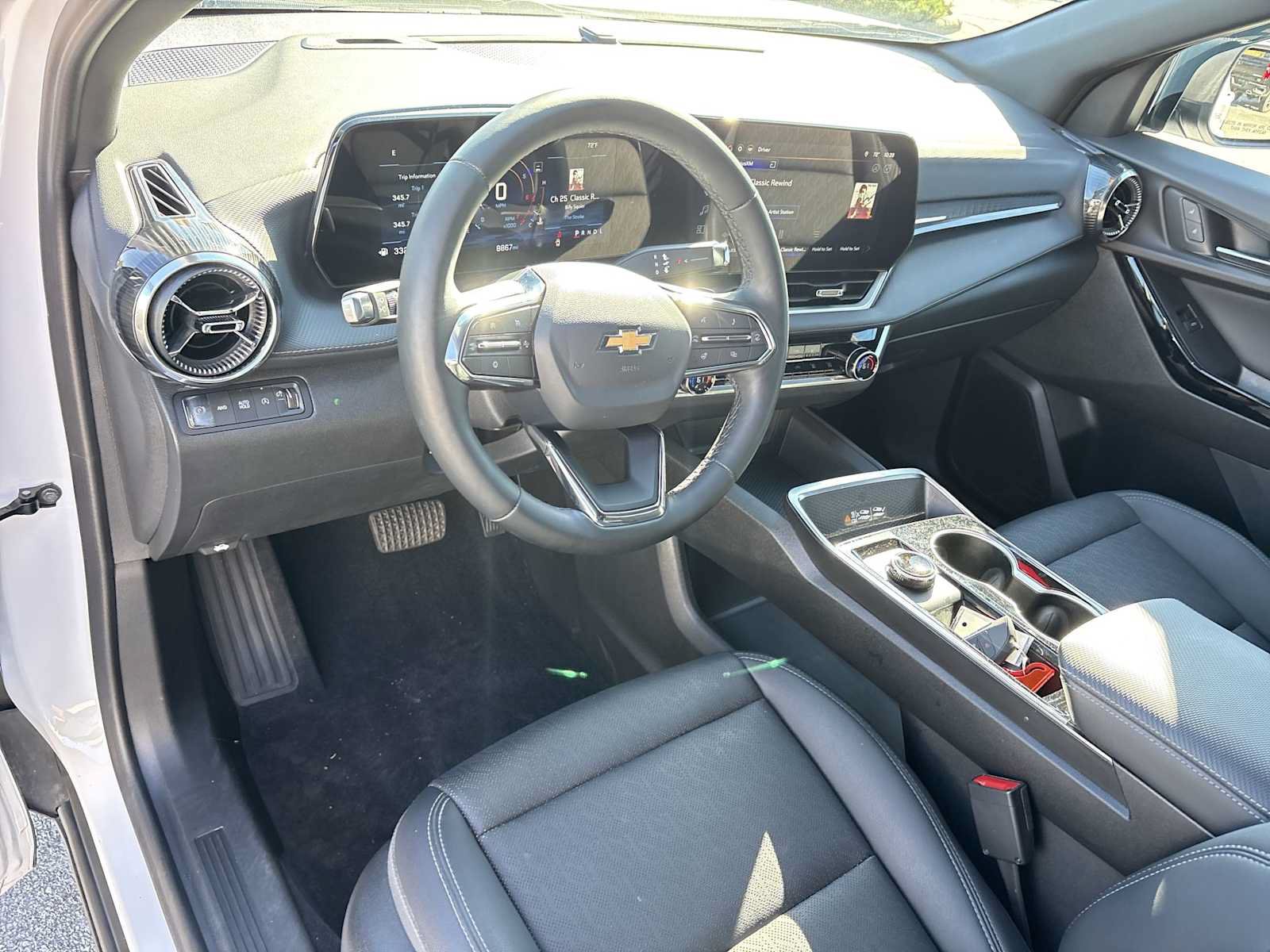 Used 2026 Chevrolet Equinox LT AWD/4WD image 10