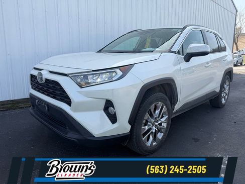 Used 2021 Toyota RAV4 XLE Premium image 1