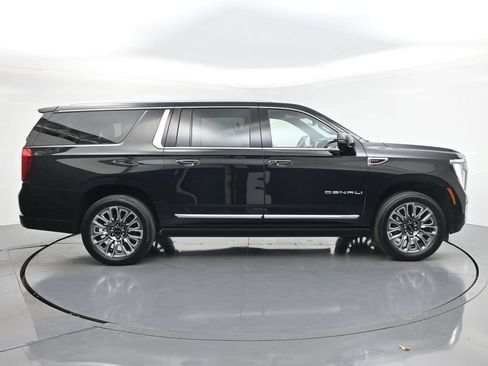 Used 2025 GMC Yukon XL Denali w/ Denali Reserve Package AWD/4WD image 8
