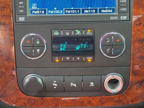 Used 2009 Chevrolet Avalanche LTZ image 25