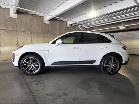 Certified 2026 Porsche Macan AWD/4WD image 2