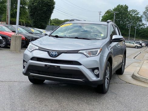 Used 2018 Toyota RAV4 XLE AWD/4WD image 3