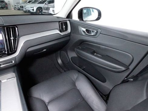 Certified 2025 Volvo XC60 B5 Plus AWD/4WD image 7