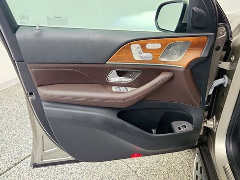 Used 2023 Mercedes-Benz GLS 450 4MATIC image 11