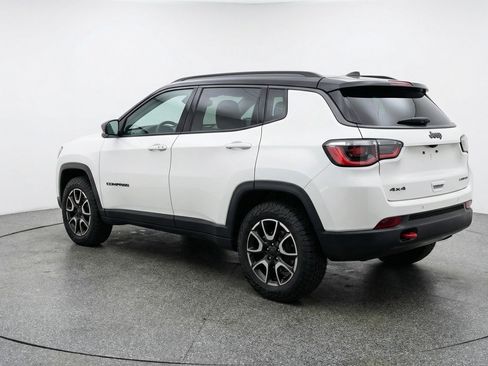 Used 2025 Jeep Compass Trailhawk AWD/4WD image 6