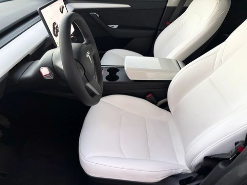 Used 2023 Tesla Model Y Performance AWD/4WD image 11