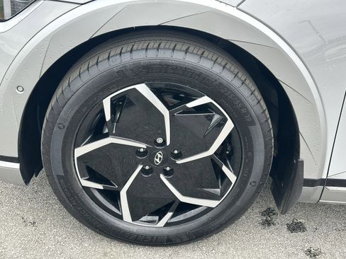 Used 2024 Hyundai Ioniq 5 Limited image 14