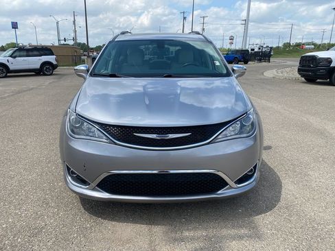 Used 2020 Chrysler Pacifica Limited FWD image 16
