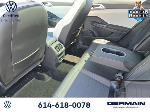 Certified 2025 Volkswagen Taos SE w/ Panoramic Sunroof Package AWD/4WD image 19